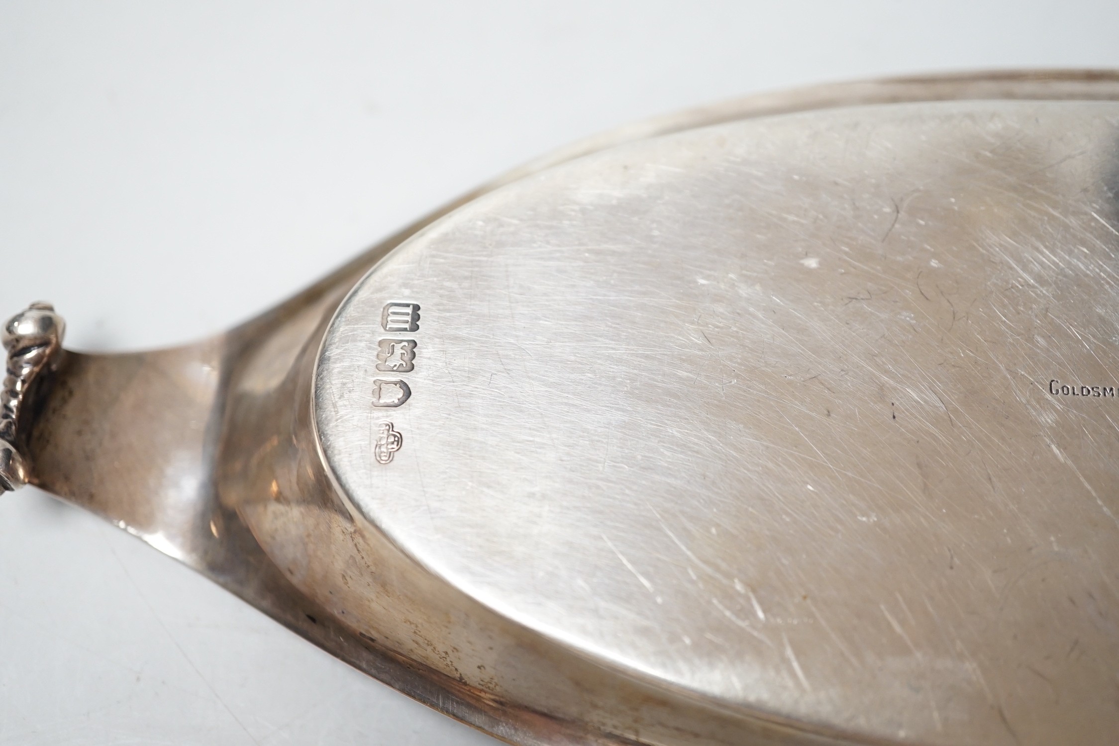 An Edwardian silver two handled oval stand, Goldsmiths & Silversmiths Co Ltd, London, 1907, with engraved inscription, 27cm, 5.4oz.